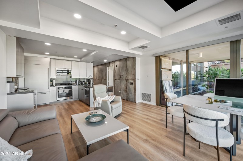 11-7167ERVD4008-ocupix