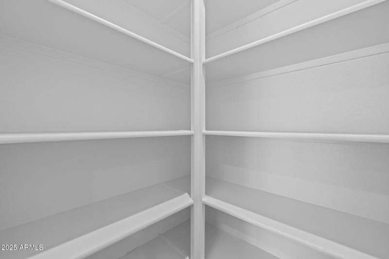 25)PANTRY