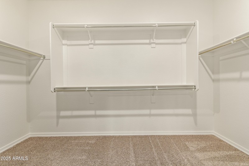 Domingo Master closet