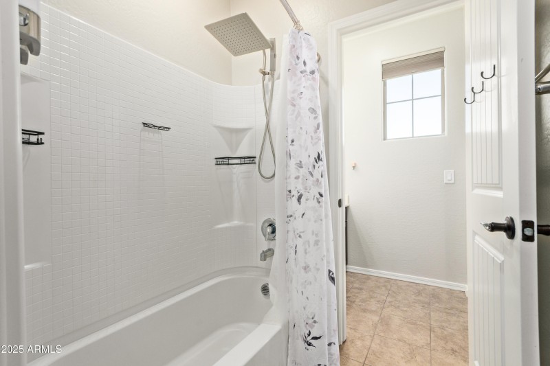 Domingo Jack-n-Jill bath 2