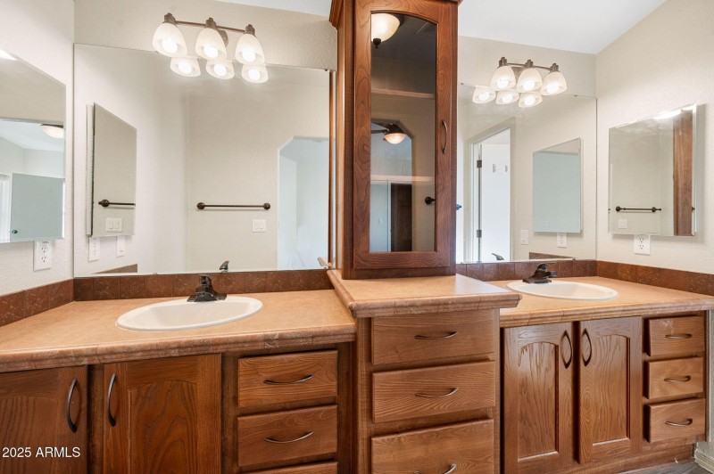 15-Primary Bathroom_1