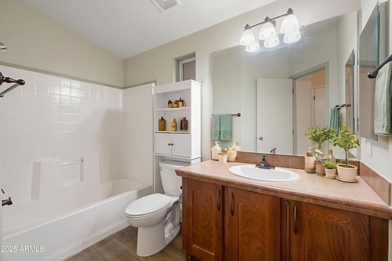 18-Bathroom-2 - Bathroom - Farmhouse - 6