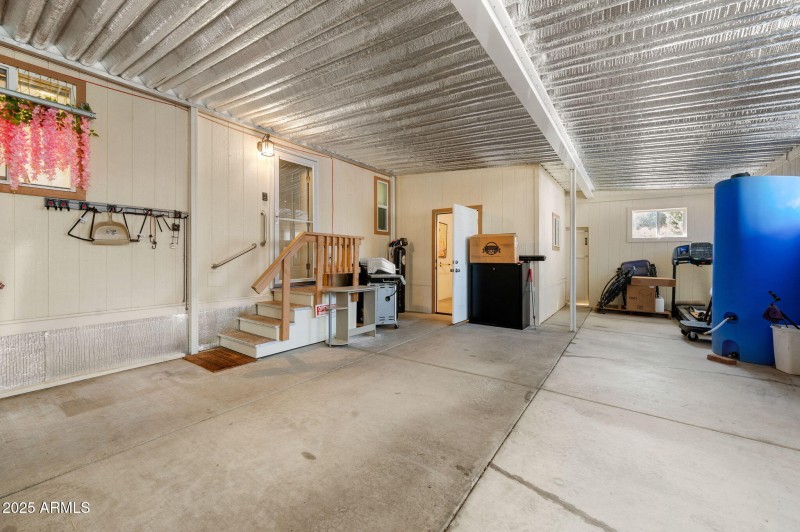 21-Garage Interior_2