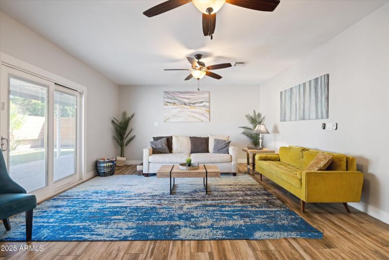 2126 W Cambridge Ave