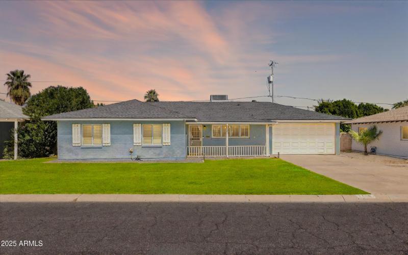 2126 W Cambridge Ave