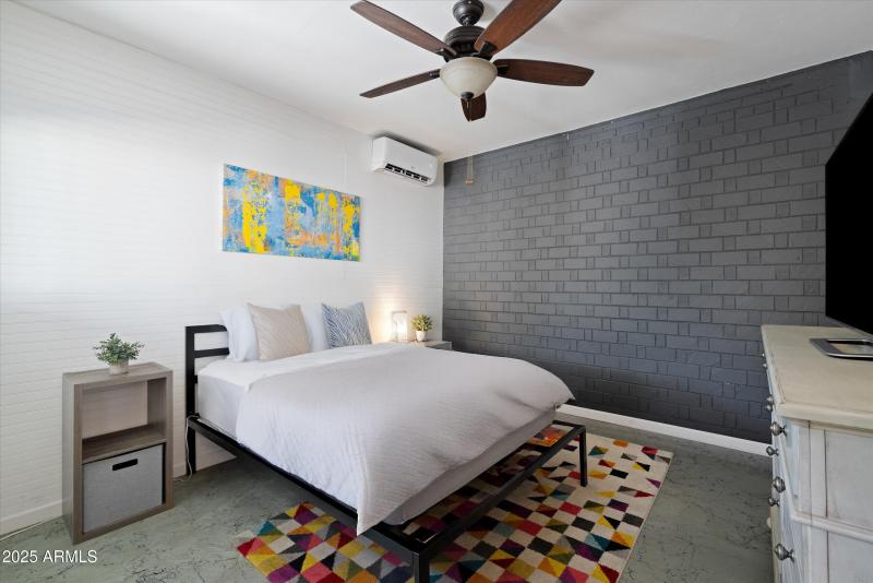 2126 W Cambridge Ave