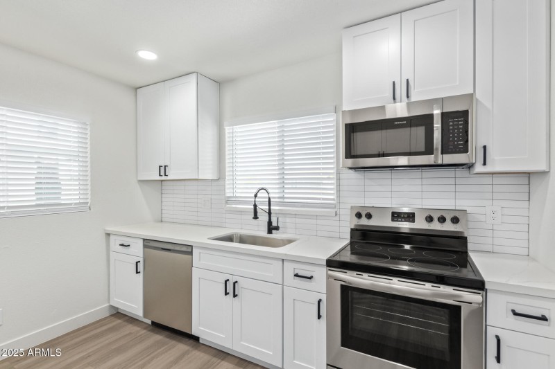 0032-32 - Broadway #103 (1)