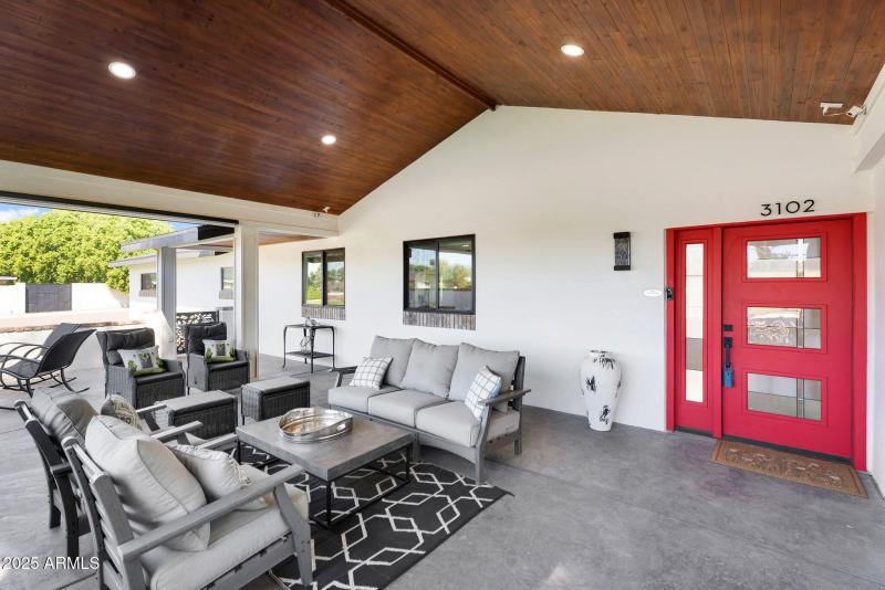 4-web-or-mls-3102 E Mariposa St -4