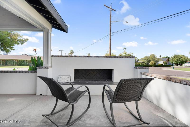 7-web-or-mls-3102 E Mariposa St -7