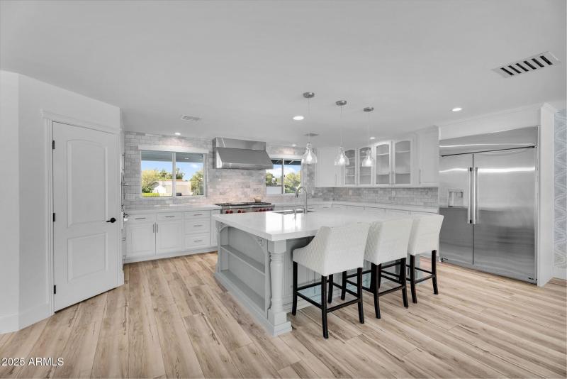 19-web-or-mls-3102 E Mariposa St -22