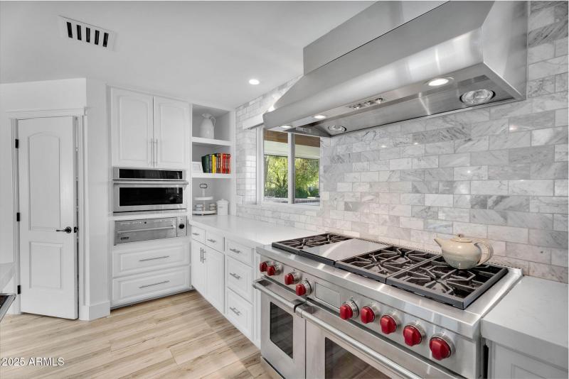 23-web-or-mls-3102 E Mariposa St -26