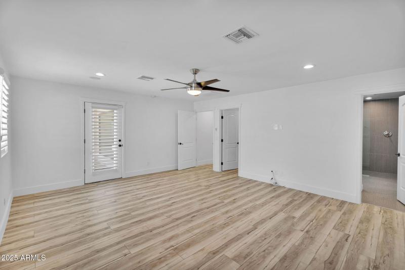 31-web-or-mls-3102 E Mariposa St -30