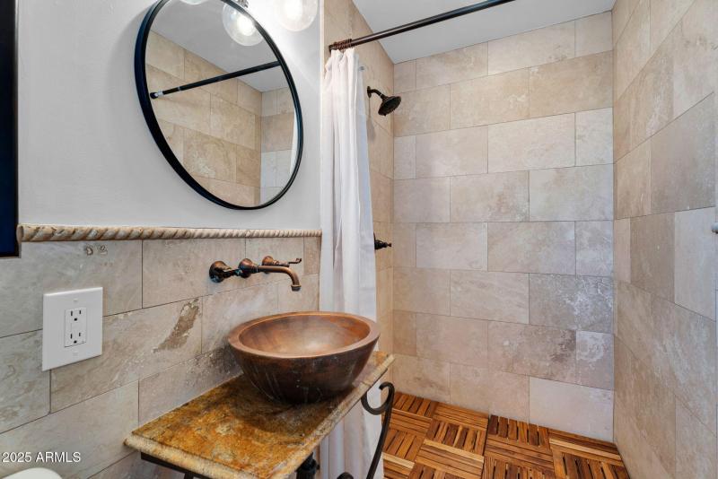 53-web-or-mls-3102 E Mariposa St -47