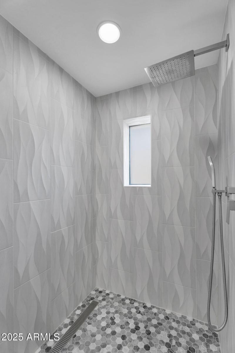 55-web-or-mls-3102 E Mariposa St -49