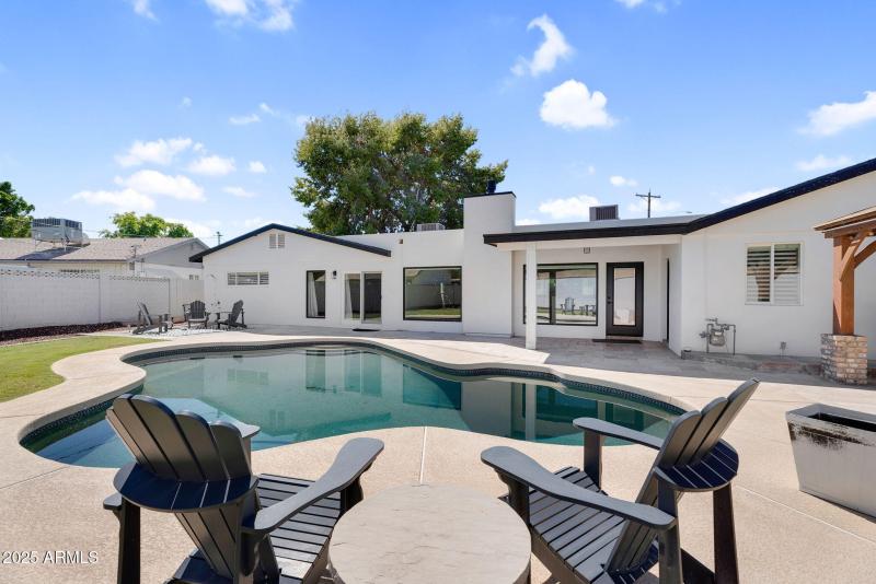 69-web-or-mls-3102 E Mariposa St -70