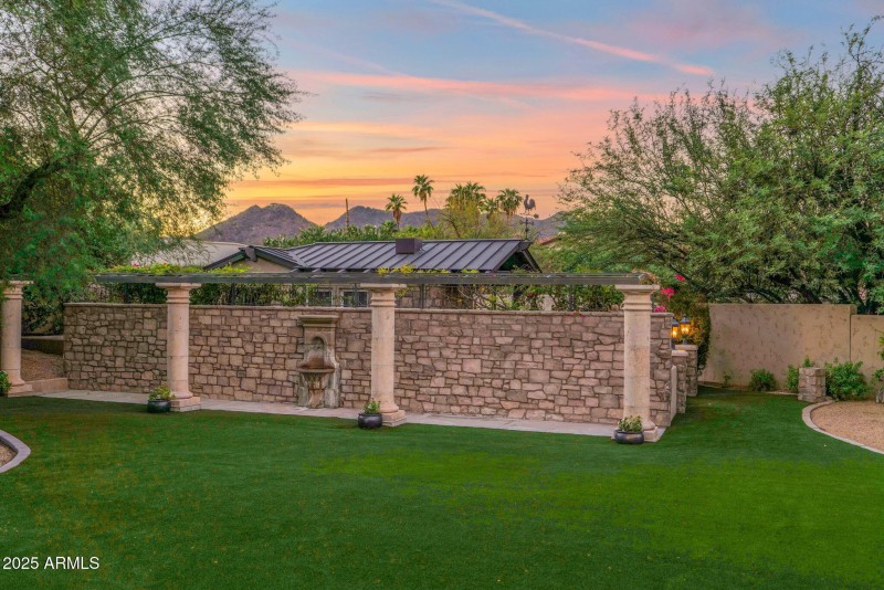 Aviary/Phx Mtn Views