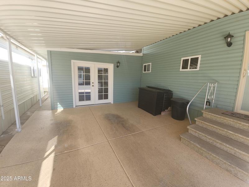 49. Ourdoor access to AZ room