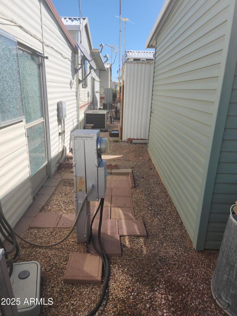 78. Power Post behind East Bonus Supplie