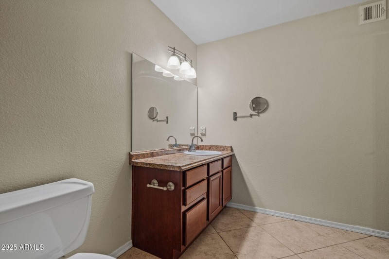 44-web-or-mls-17017 N 12th St 1002 Done-