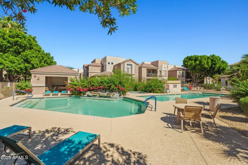 52-web-or-mls-17017 N 12th St 1002 Done-