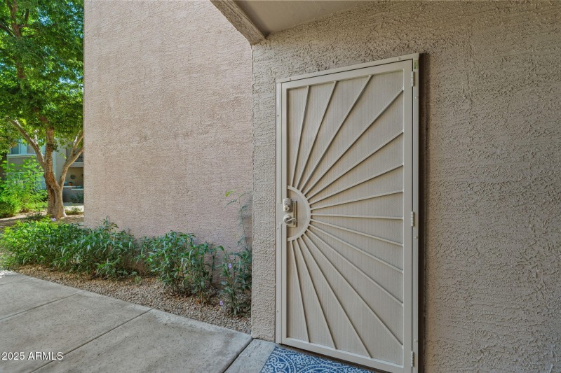 5-web-or-mls-17017 N 12th St 1002 Done--