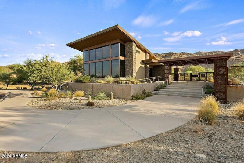 Avance - Club House...