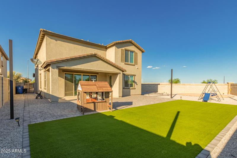 Turf, pavers and decorative rock