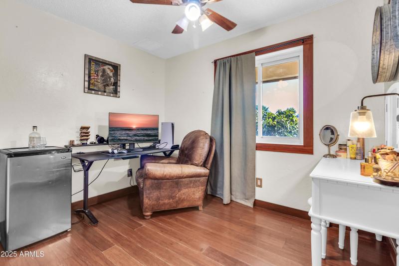 10434 E Albany St-24