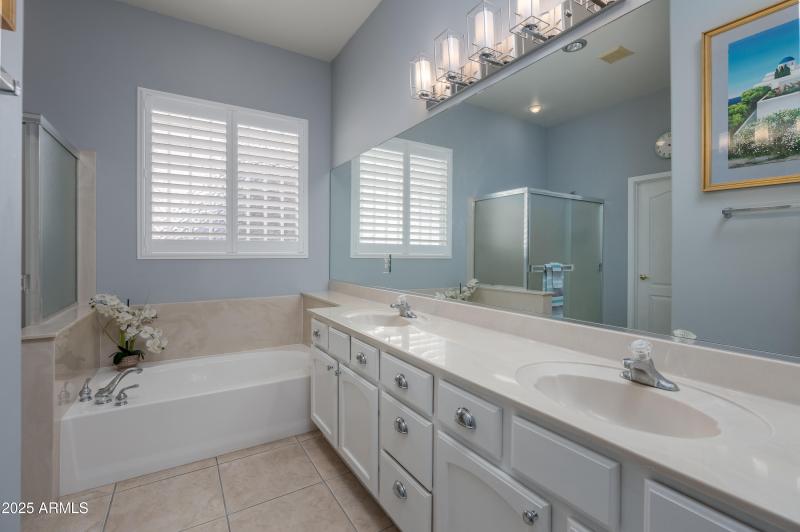 Primary bathroom w double sinks