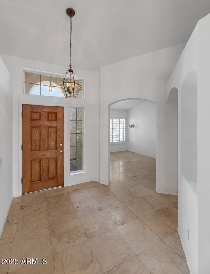 10023 E Arrowvale Dr-large-014-018-10023