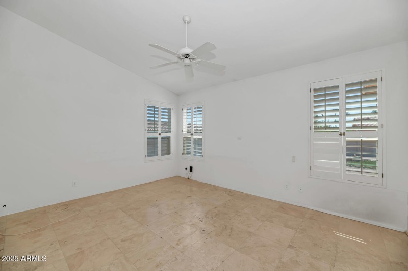 10023 E Arrowvale Dr-large-017-038-10023