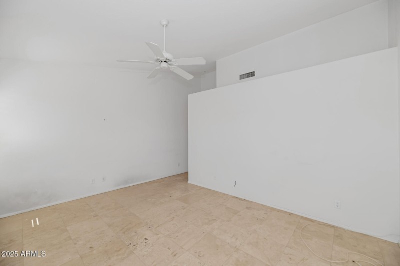 10023 E Arrowvale Dr-large-018-041-10023