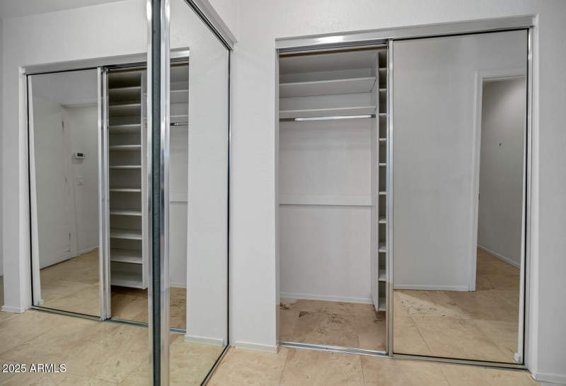 10023 E Arrowvale Dr-large-021-025-10023