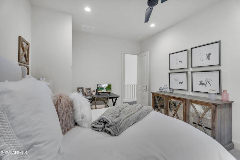 47-web-or-mls-North 39th-47