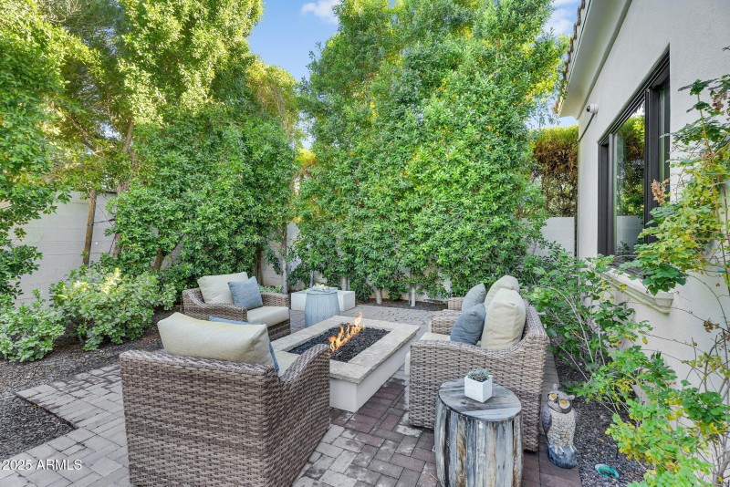 75-web-or-mls-North 39th-74