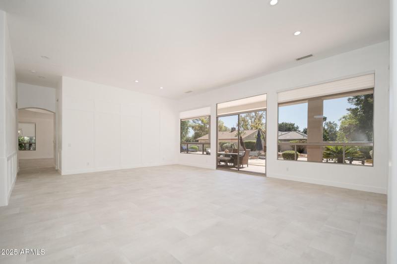 20250930_6439-W-Willow-Ave_06