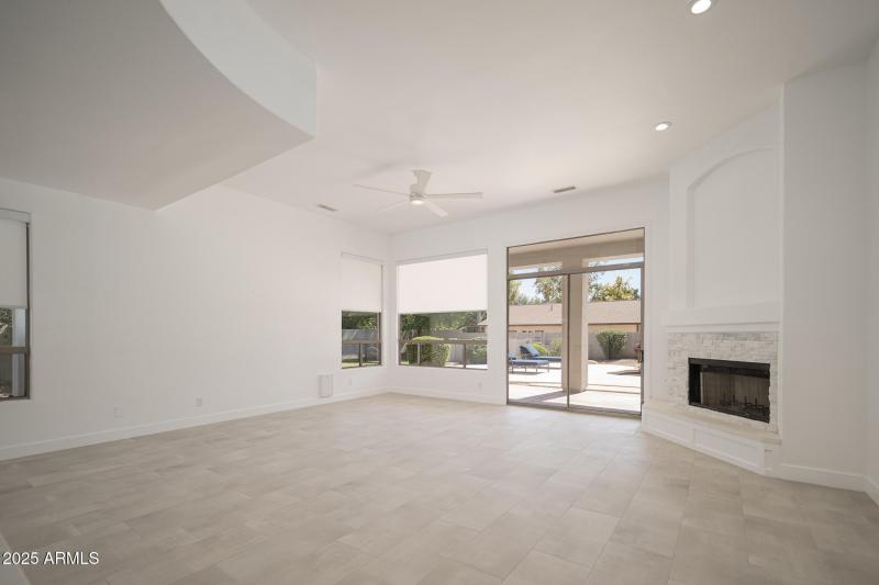 20250930_6439-W-Willow-Ave_09