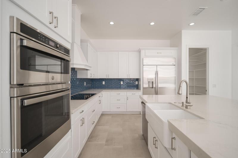 20250930_6439-W-Willow-Ave_10