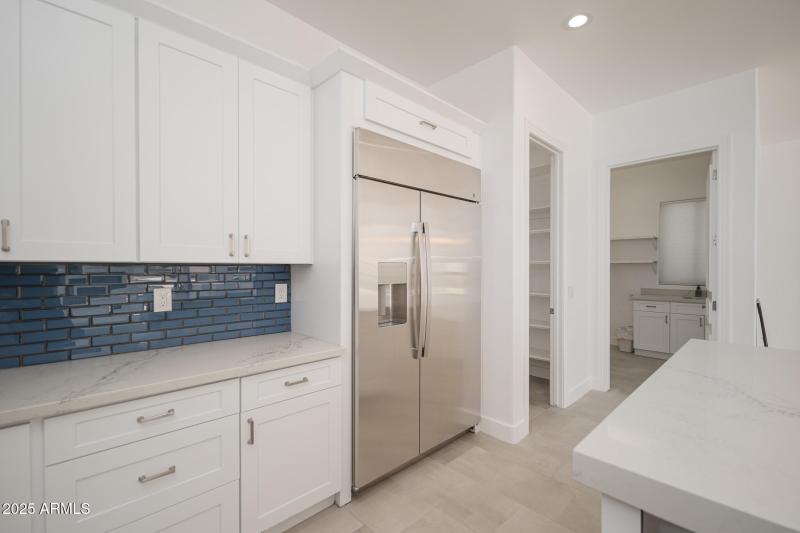 20250930_6439-W-Willow-Ave_11