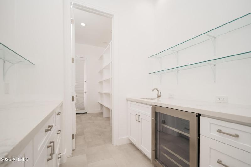 20250930_6439-W-Willow-Ave_16