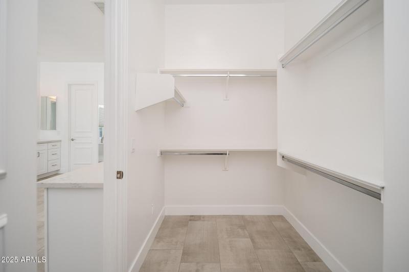 20250930_6439-W-Willow-Ave_22