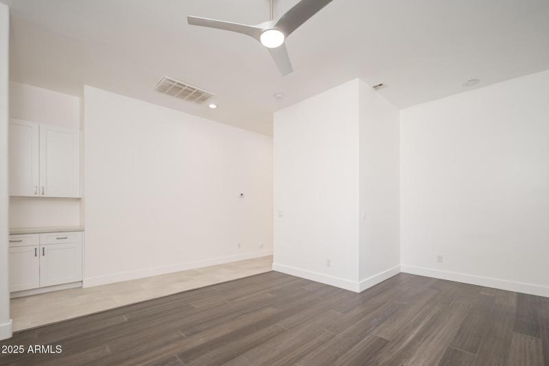 20250930_6439-W-Willow-Ave_24