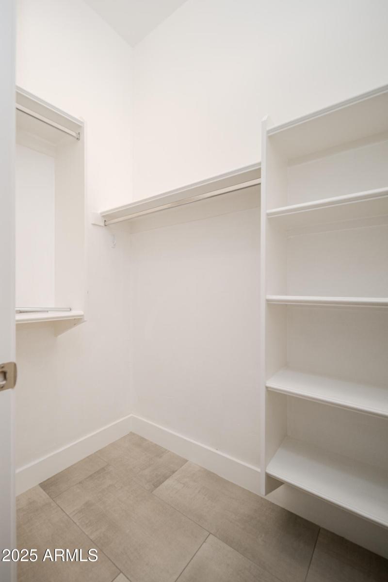 20250930_6439-W-Willow-Ave_28