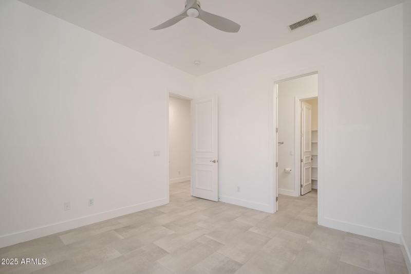 20250930_6439-W-Willow-Ave_30