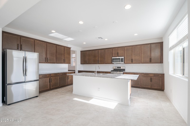 20251002_11988-N-169th-Ave_04