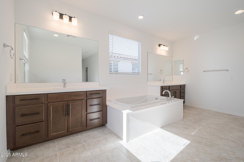 20251002_11988-N-169th-Ave_14