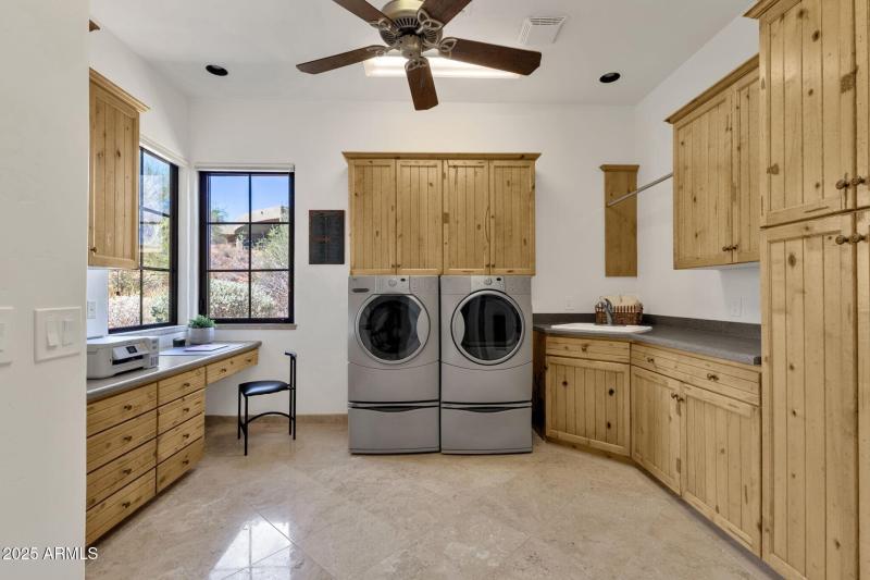 037_Laundry with Craft Area