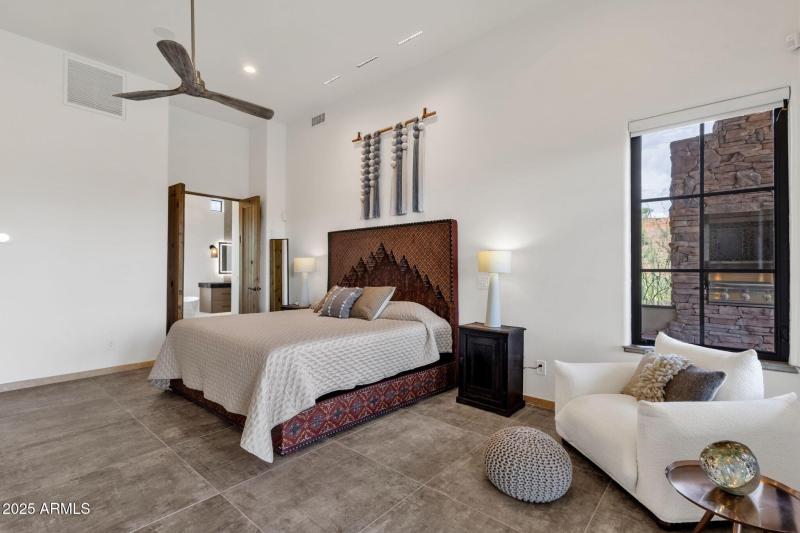 041_Primary Bedroom Sitting Nook