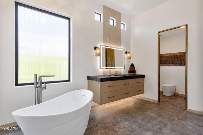 044_Primary Bathroom