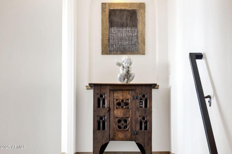 058_Staircase Landing